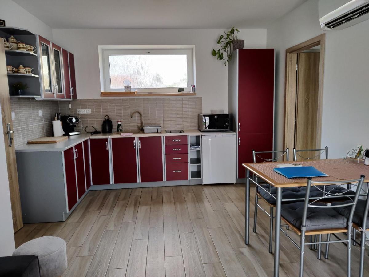 Apartman Pod Lipou - Samostatny Objekt Яромерж Экстерьер фото
