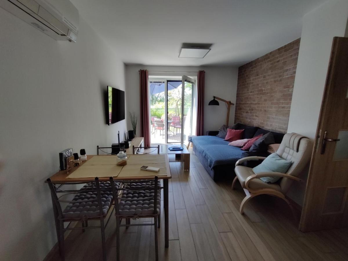 Apartman Pod Lipou - Samostatny Objekt Яромерж Экстерьер фото