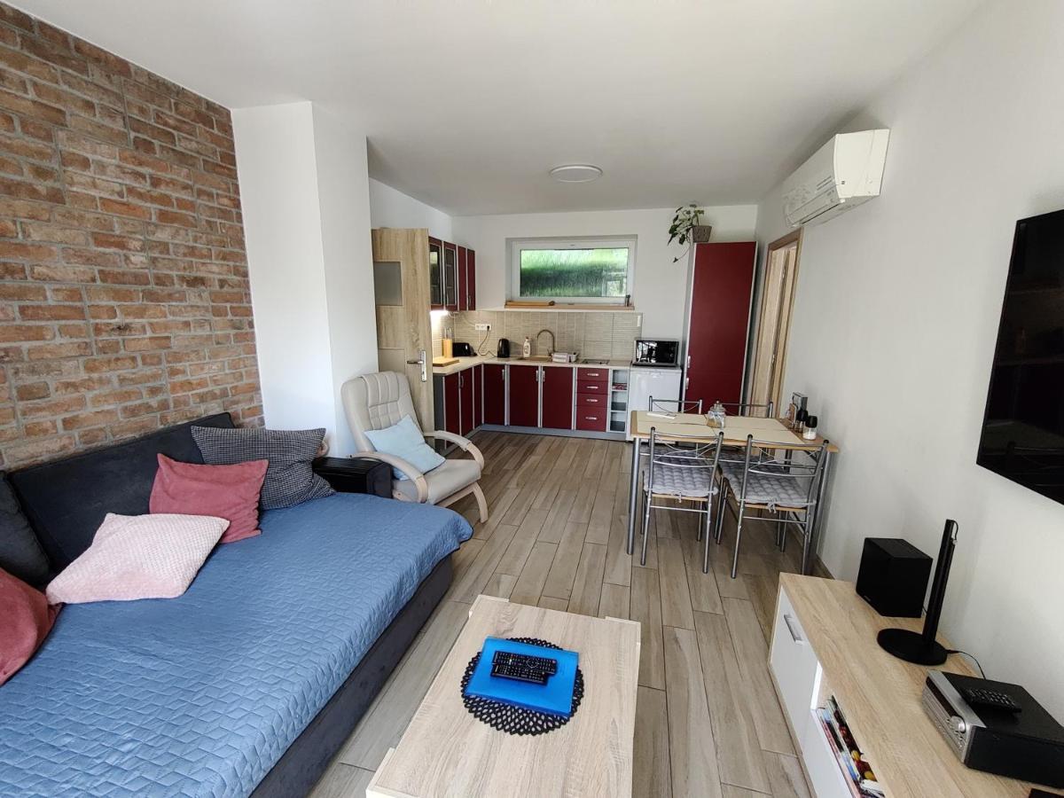 Apartman Pod Lipou - Samostatny Objekt Яромерж Экстерьер фото
